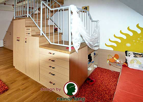 Schreinermeister Rainer Lang - Innenausbau privat - Treppe Kinderzimmer mit Aufbewahrungselementen